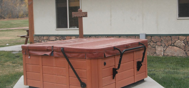 Storm Mountain Cottage Hot Tub